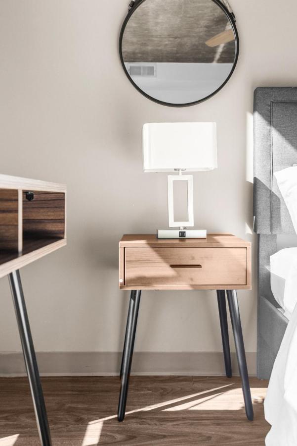 Tranquil Urban Space View Apartment